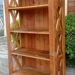 Gabinete de madeira maciça